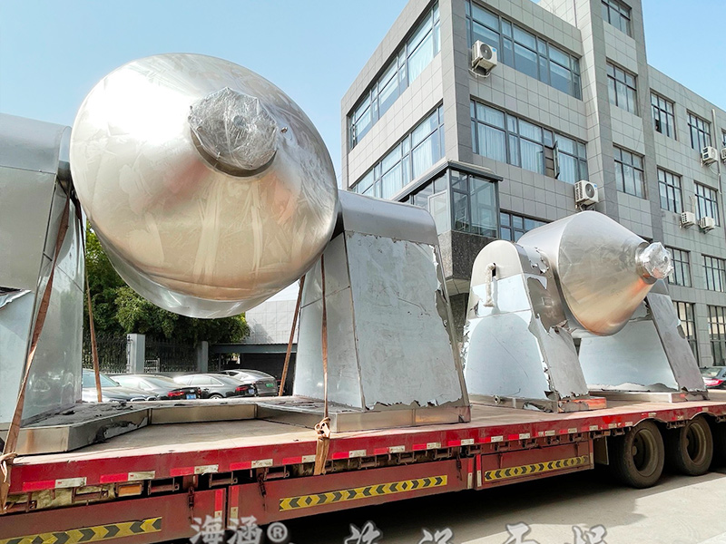 双锥回转真空干燥机——海涵干燥为客户制作的设备发货成功！